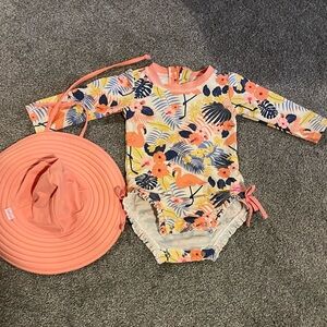Ruffle Butts 6-12 month swimsuit with matching hat (0-12m)
